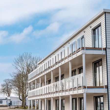 Marina Martinshafen - Lotsenhaus Hotel Neuhof  Bagian luar foto